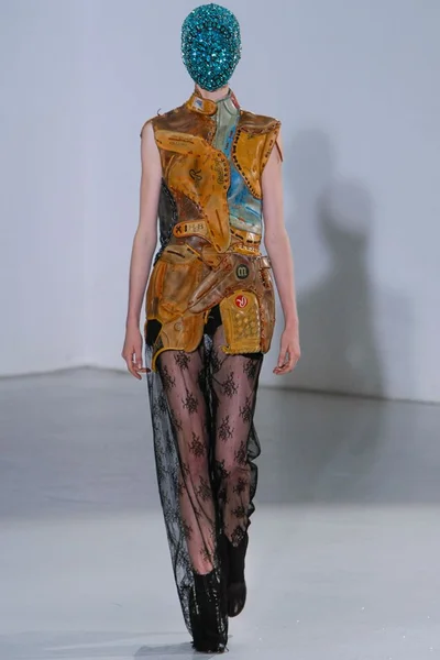 Look 14